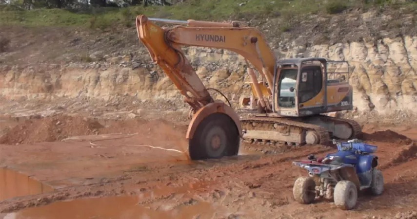 raditional quarries often use blasting when mining stones. Blasting can not ensure the quality of mined rock, resulting in huge potential safety hazards. At the same time, it will also produce noise and a large number of toxic substances, endanger the health of workers and affect the ecological env...... ——Modern Construction Equipment to Simplify Quarry Mining