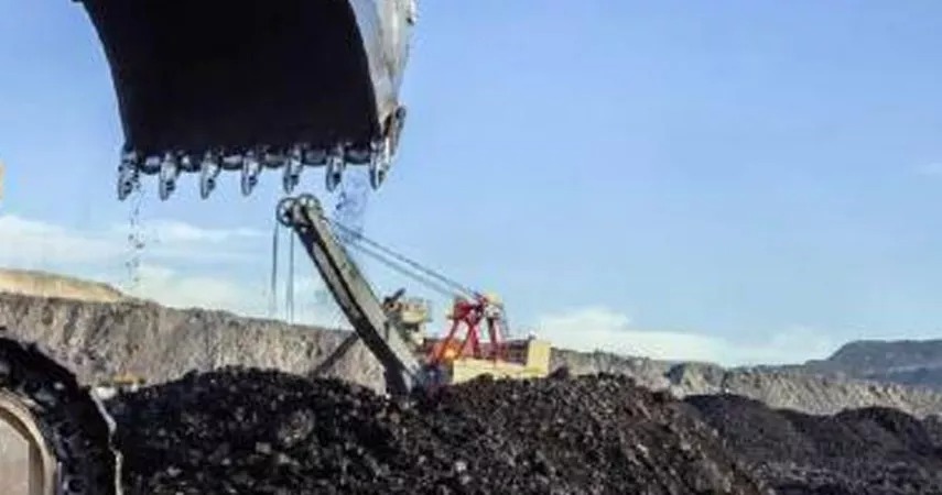 Modern coal mining mostly uses drum cutter. Although the mined coal mines are small, they still need follow-up treatment. Only when the coal is crushed into very fine particles can it be convenient for subsequent processing, such as making coal cake. Coal is treated with a screening bucket after being milled.